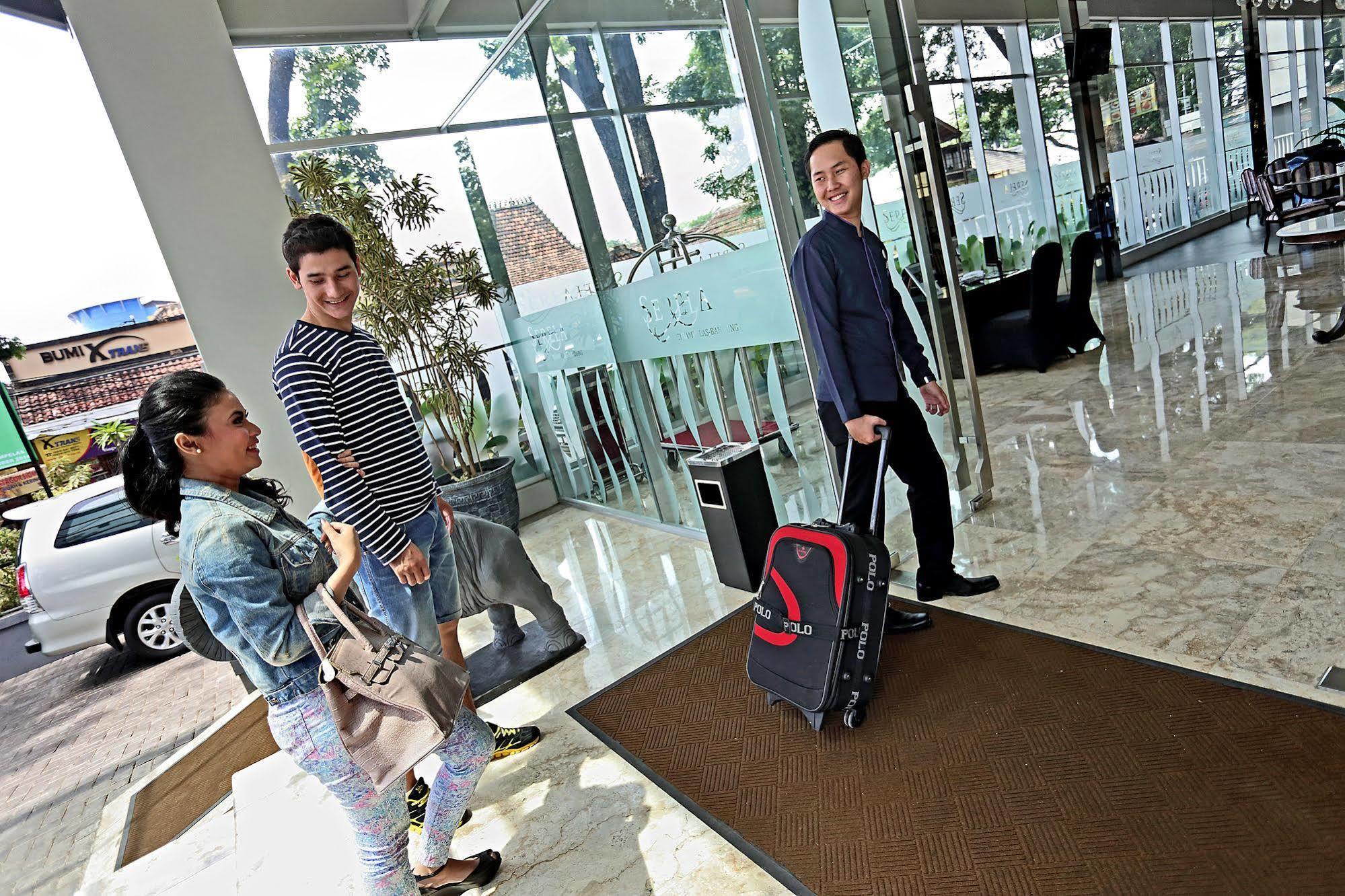 Serela Cihampelas By Kagum Hotels Bandung Exterior photo